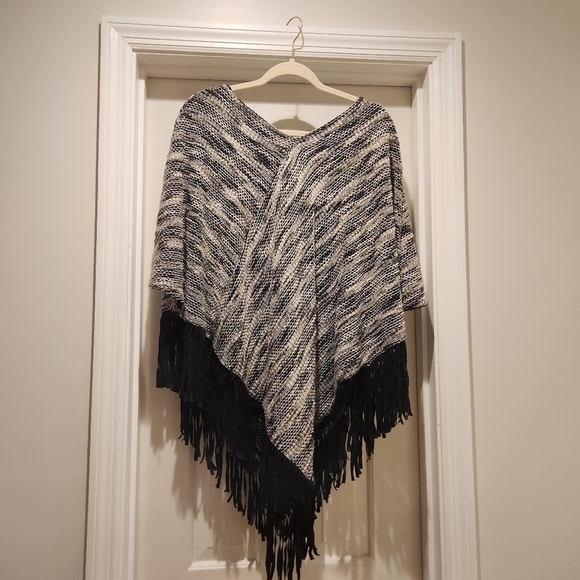 Vince camuto knit pancho faux saude fringe - Picture 2 of 6